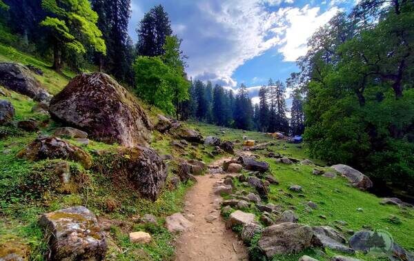 Trekking to Kheerganga