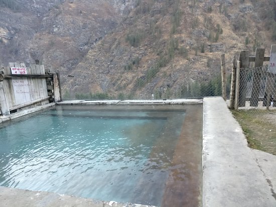 the hot spring kheerganga